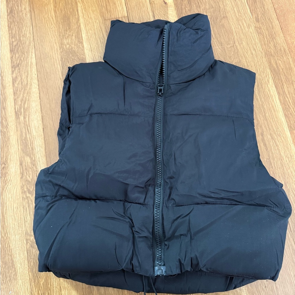 Women's Cropped Black Puffer Vest